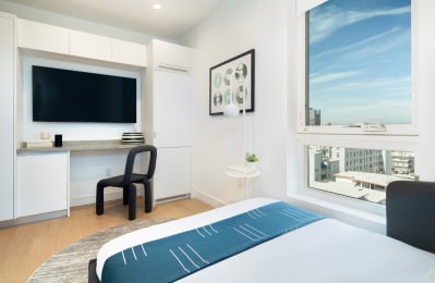 Lux Suite w/ Full Bed
