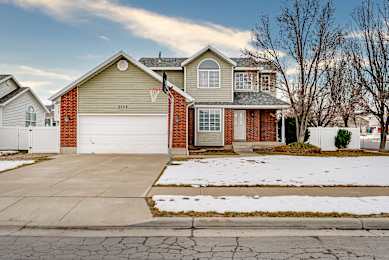 A house with a garage and a driveway in front.
