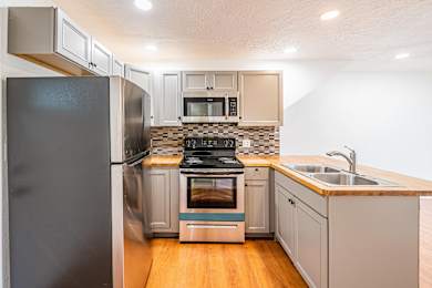  Floor Plan Studio, 1 Bathroom