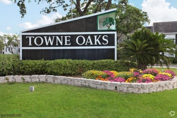 TOWNE OAKS property image