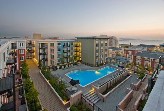 AVE Emeryville at Bay Street property image
