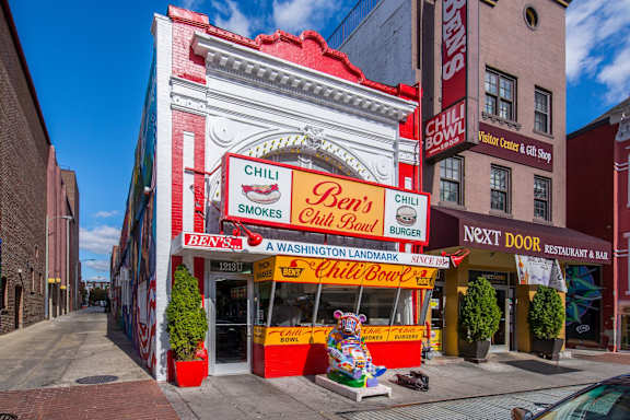 A Chili Ben's restaurant with a red and white sign.