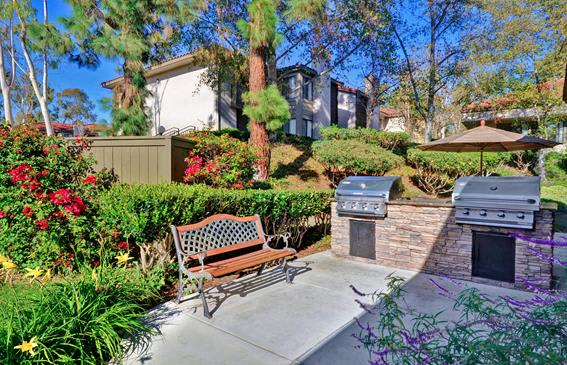 Outdoor BBQ Area at Shadowridge Woodbend Apartments in Vista, CA