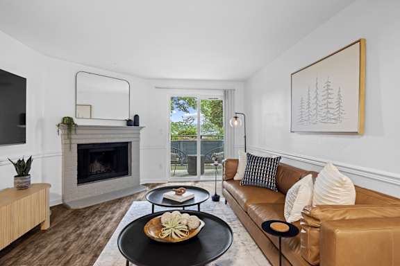 Spacious Living Room at 2000 Lake Washington Apartments in Renton, WA 98056