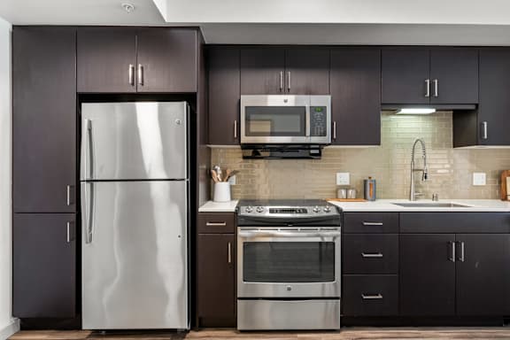 Modern Kitchen at G12 Apartments in Los Angeles, CA 90015