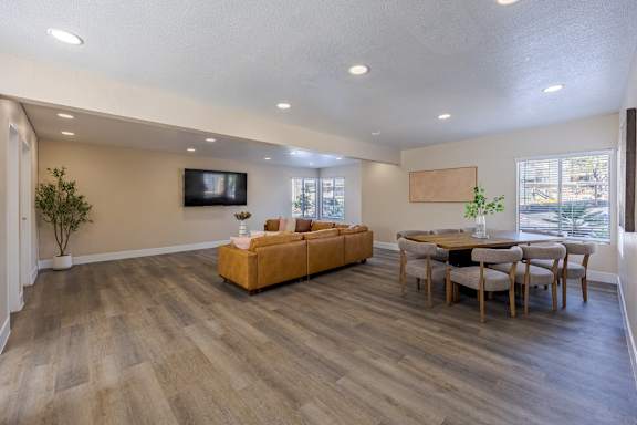 Community Lounge at Sunset Winds Apartments in Henderson, NV 89014