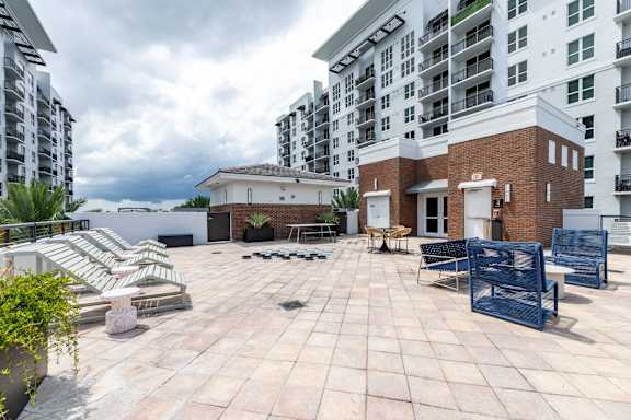 Rooftop Lounge Area at One Plantation Apartments in Plantation, FL 33324