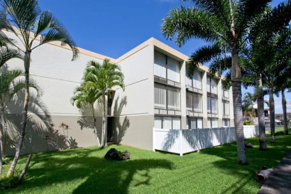 Outside view of Palms of Kilani with oversized Lanais at Palms of Kilani in Wahiawa, HI