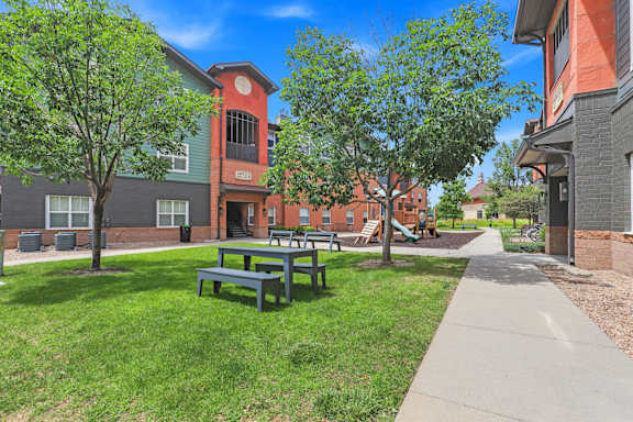our apartments have a spacious courtyard with picnic tables
