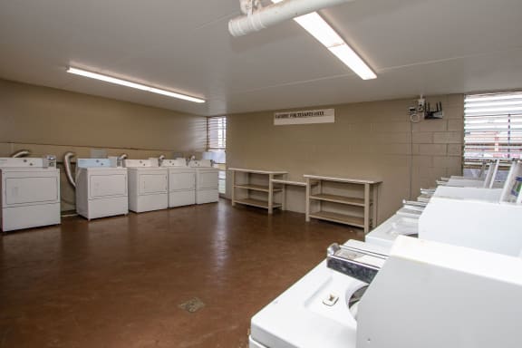a laundry room filled with washers and dryers and sinks at Waikele Towers Apartments, Waipahu