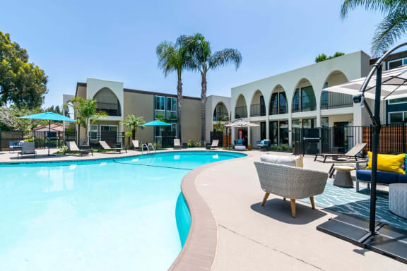 the swimming pool at the courtyard resort