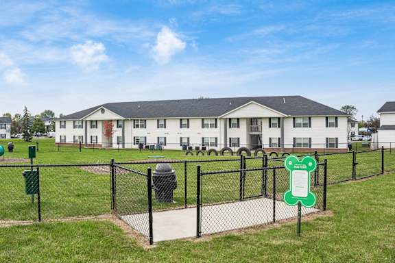 Dog Park area at Estates at Brentwood Lake Apartments, Reynoldsburg, OH