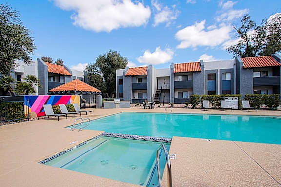 Outdoor Swimming Pool at Aspire Thunderbird, Arizona