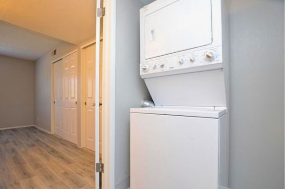 A white oven and dishwasher in a kitchen.