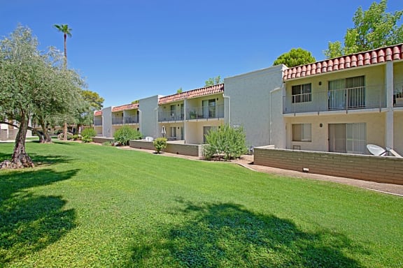 the preserve at ballantyne commons apartments courtyard
