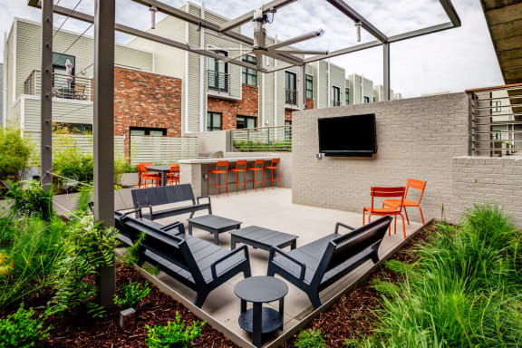 Courtyard Garden With TV at 2100 Acklen Flats, Nashville, Tennessee