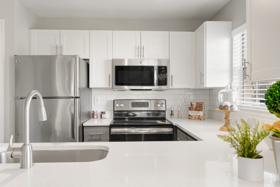 Quartz Countertops at The Bluffs at Highlands Ranch, Colorado, 80129