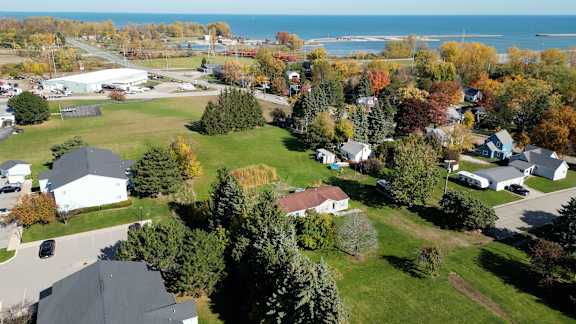 Admiral Farragut Apartments
317 Lytle Street, Harbor Beach, MI 48441