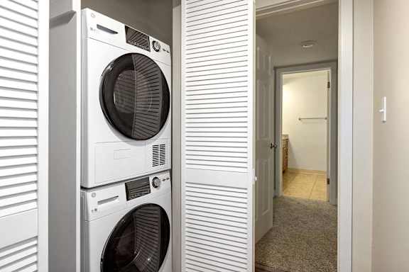 Washer and Dryer at White Oak Terrace Apartments, California, 91316