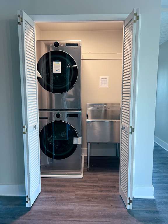 a laundry room with a washer and a dryer at Huntington Green Apartments, Ohio