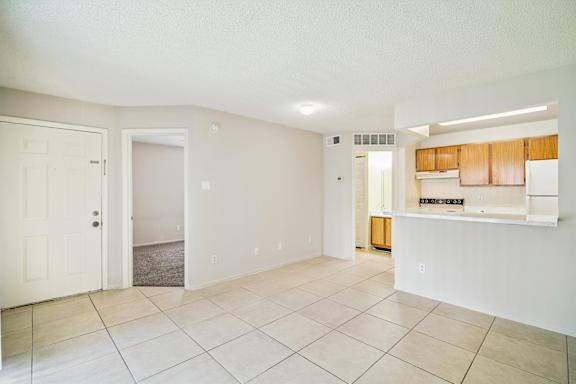Spacious Room with Tile