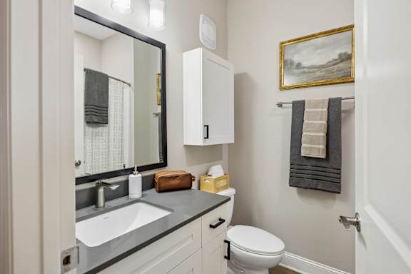 Bathroom with Modern Finishes