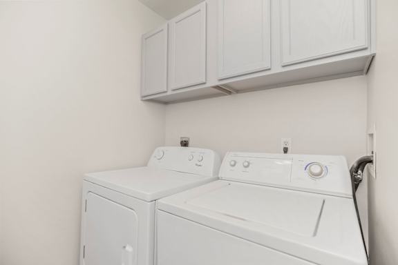 Washer/Dryer with Shelving