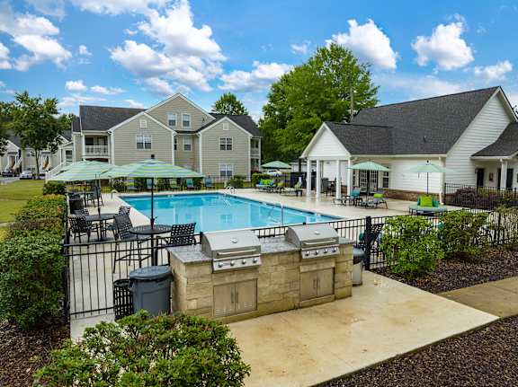 Outdoor Swimming Pool/Grilling Area