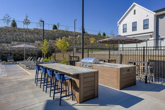 Outdoor Kitchen with Grill