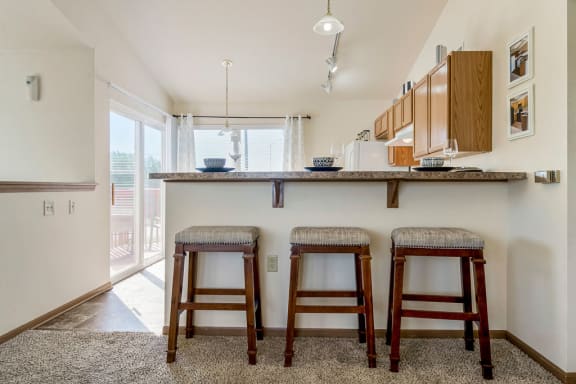 Kitchen Breakfast Bar With Bar Stool Seating
