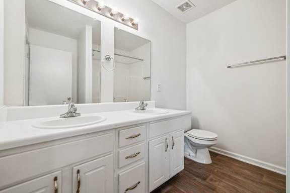 Bathroom with Dual Vanity