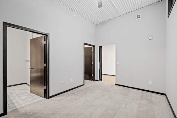 Bedroom with Bathroom Access