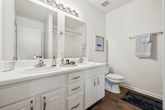 Bathroom with Dual Vanity