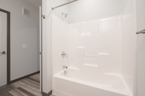 Large Shower & Tub In The Loon Floor Plan