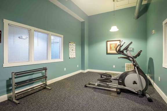 Home gym at Kemper Lofts Apartments, Lynchburg, VA