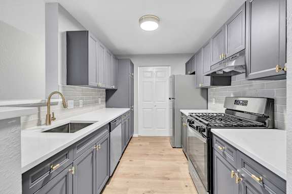 Fully Furnished Kitchen at Ardenwood Apartments, North Haven, CT