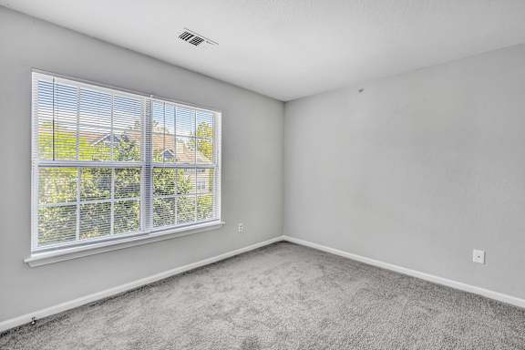 Beige Carpet In Bedroom at Ardenwood Apartments, North Haven, 06473