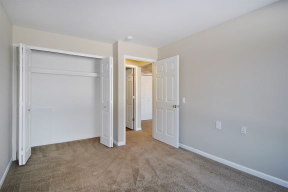 Carlyle place apartments bedroom with plush carpet