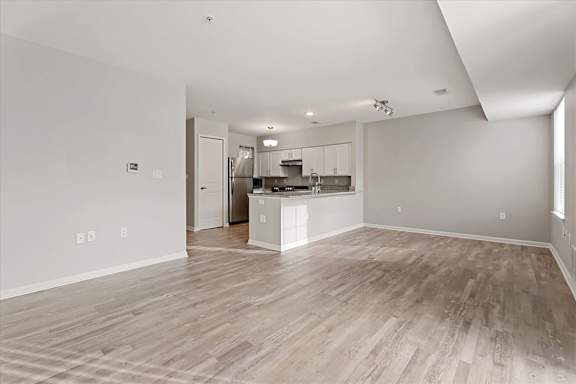 A spacious kitchen with a bar counter and a dining area.