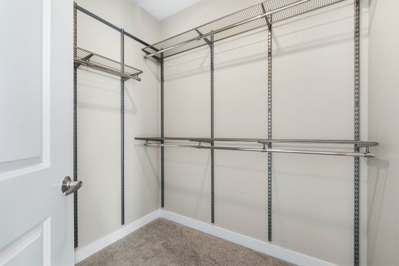 waterford bluffs Large walk in closets