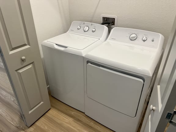 White washer and dryer at Gibson Oaks, Lakeland, FL