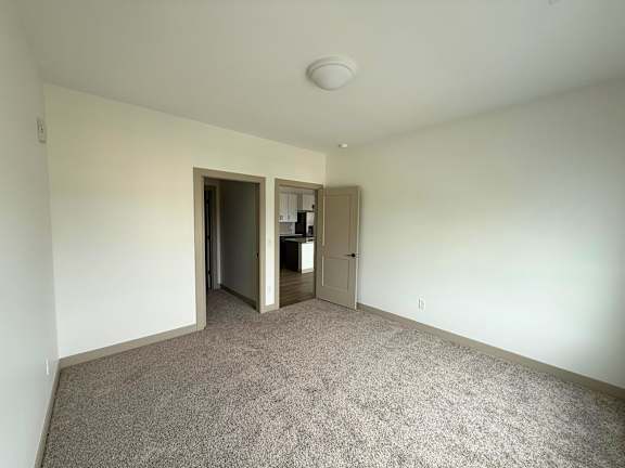 A room with a carpeted floor and a ceiling light.