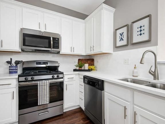 Modern Upgraded Kitchen at Thornberry Woods Apartment Homes, Naperville, IL, 60565
