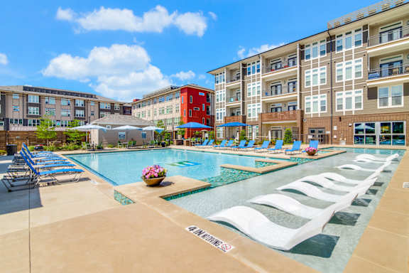 Harmony Luxury Pool
