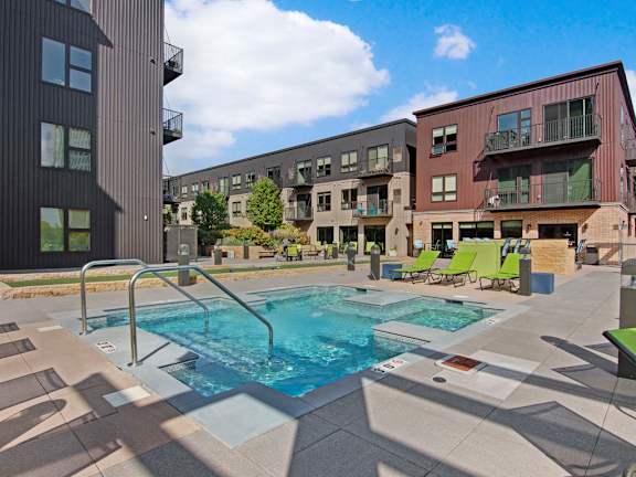 222 Hennepin Swimming Pool