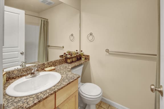 Admirals Cove Apartments - Bathroom