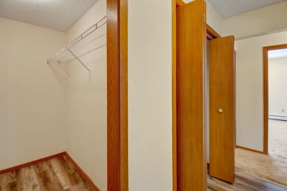 Windscape hallway - Weidner Real  Estate Properties