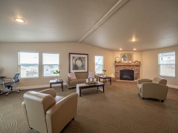 Four Seasons Apartments - Lounge