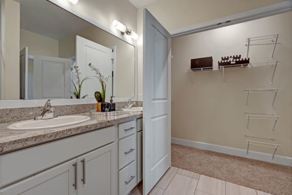 Latitude 31 Walk In Closet