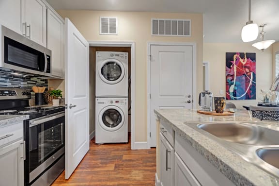 Latitude 31 In Unit Washer and Dryer